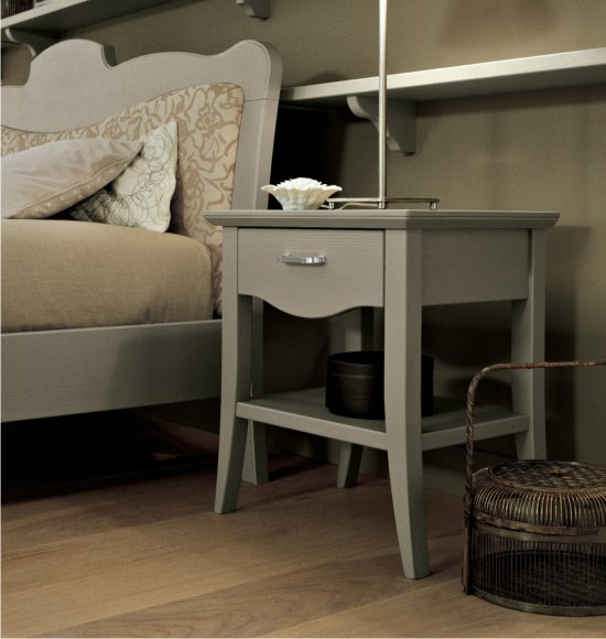 Comodino in legno Arcanda